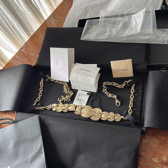 Authentic Chanel fabulous reversible coin belt worn only twice need to eliminate - Picture 11 of 11